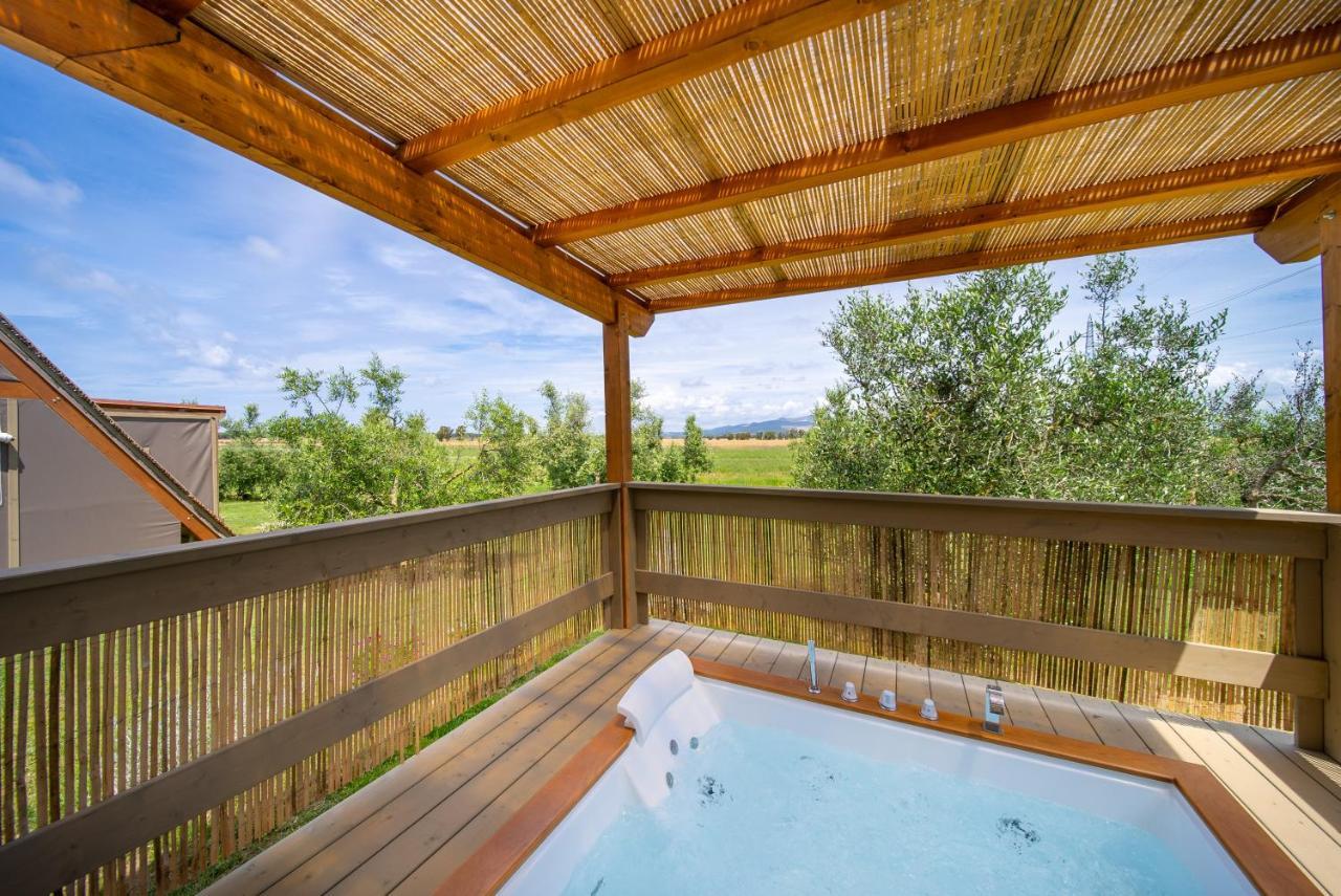 מלון פיומבינו Glamping Gli Etruschi מראה חיצוני תמונה